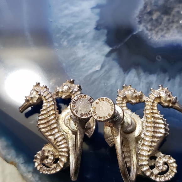 Vintage  Sea Horse Earrings!! - Picture 4 of 6